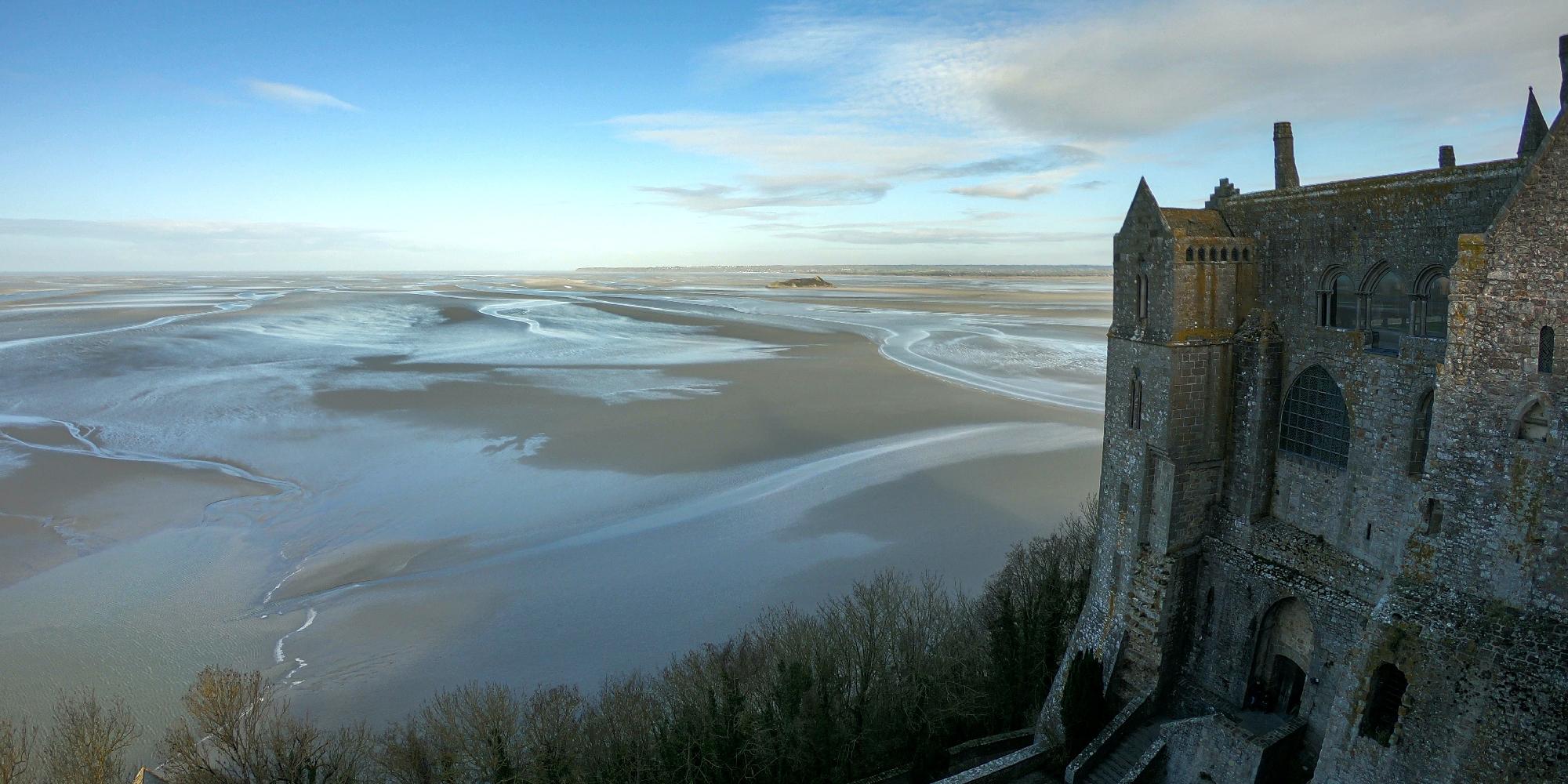 La brasserie Duguesclin vue sur la baie du mont saint michel