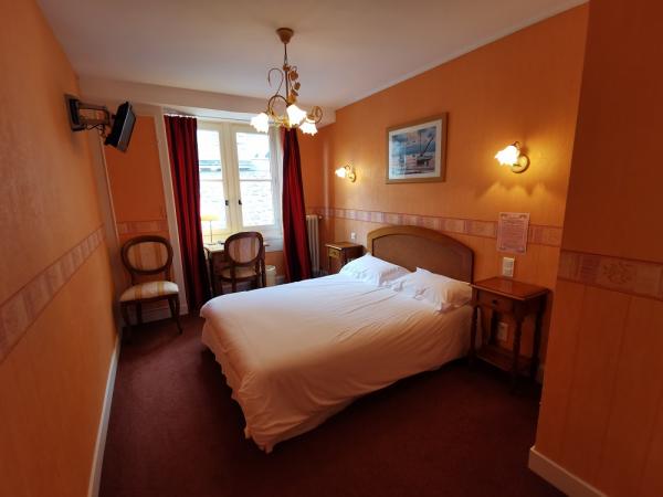 Rooms at the Hotel Duguesclin in Mont-Saint-Michel