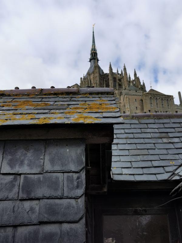 A hotel with a view on the village of Mont-Saint-Michel